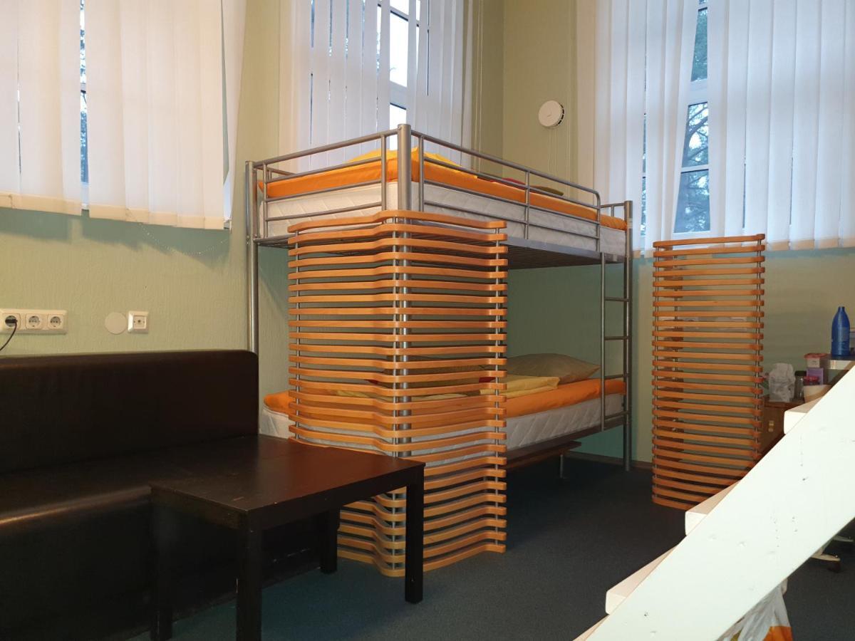 Freedom65 Hostel&Caravan Tallinn Buitenkant foto